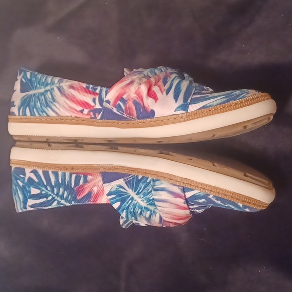 Resort slipons by Baretraps - Picture 2 of 3
